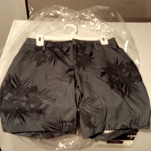 Golf shorts - Picture 2 of 2